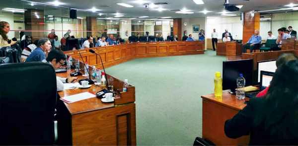 Junta de Asunción con 63 asistentes para cada uno de los 24 concejales (1.500 funcionarios) escandaliza a la Contraloría - ADN Paraguayo