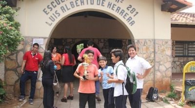 Directora desmiente comunicado que solicita a niños llevar sus propios mobiliarios