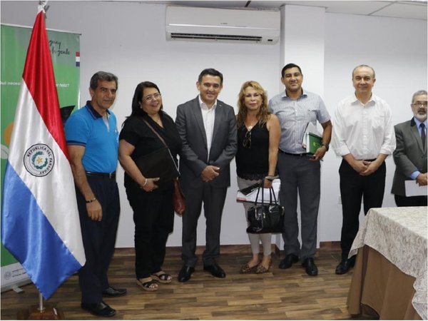 UNE queda conforme con inicio de clases tras reunión con Petta