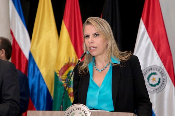 En el mes de la Mujer Paraguaya la ministra Liz Cramer se destaca como la primera mujer en llevar adelante la cartera de Industria y Comercio - .::RADIO NACIONAL::.