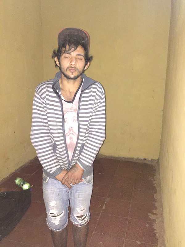 Un delincuente es detenido pero su cómplice huyó con motor de agua