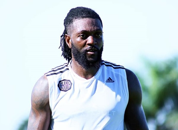 Adebayor está para debutar en el clásico