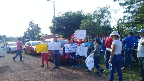 Caazapá: Pobladores exigen camino alternativo ante pésimo estado de ruta