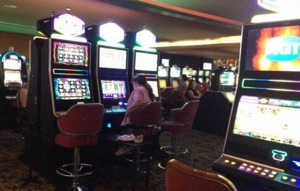 HOY / Desde el Congreso pretenden indagar sobre licencias otorgadas a casinos y casas de apuestas