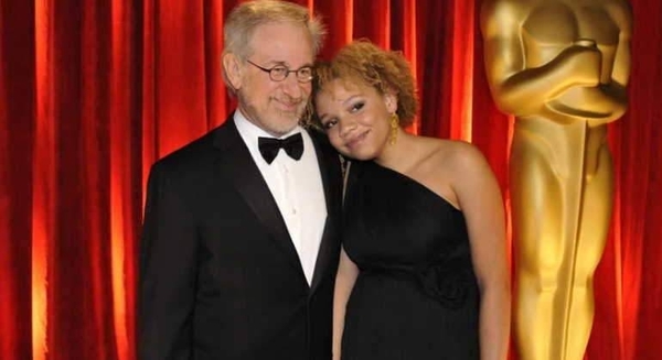 HOY / Una hija de Spielberg revela que quiere ser actriz porno y estríper