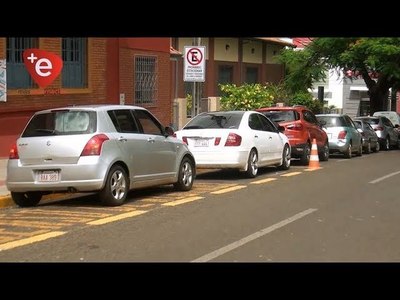 NO SE PUEDE ESTACIONAR FRENTE A ESCUELAS