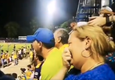 La emotiva reacción de una madre al debut de su hijo por Sudamericana