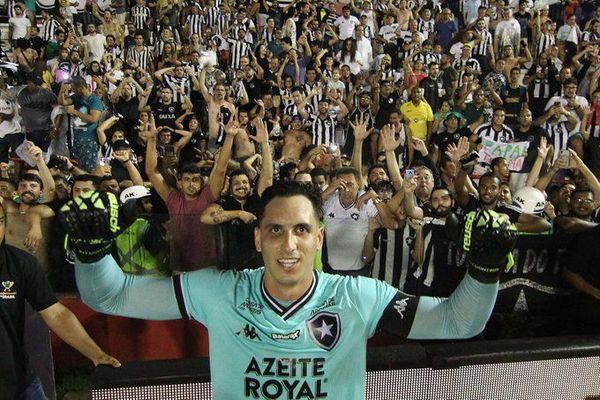 “Gatito“ se vistió de héroe - Fútbol - ABC Color