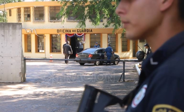 HOY / Cuevas comparte celda con otro reo, sin aire, con apenas ventilador y una heladerita