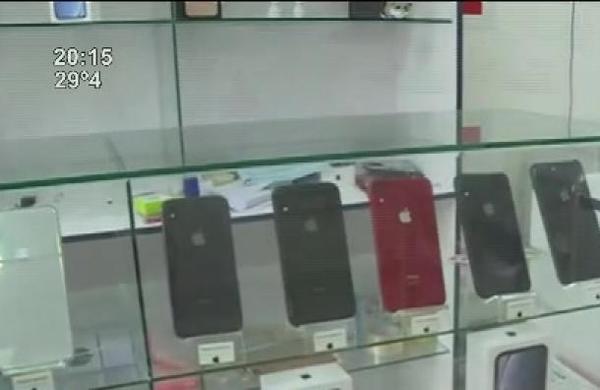 Ladrón de 'alta gama': Seguidillas de golpes a comercios de ventas de celulares. - SNT