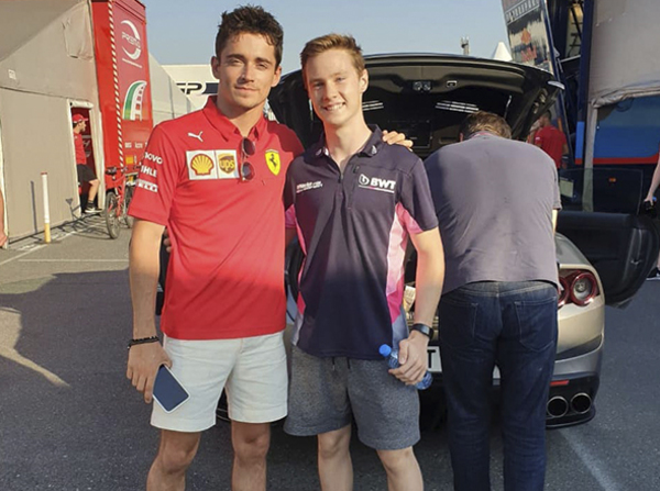 Joshua Düerksen conoce a Charles Leclerc en el circuito de Alemania