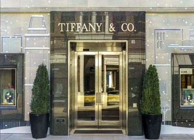 La gigante del lujo LVMH comprará Tiffany por 16.200 millones de dólares