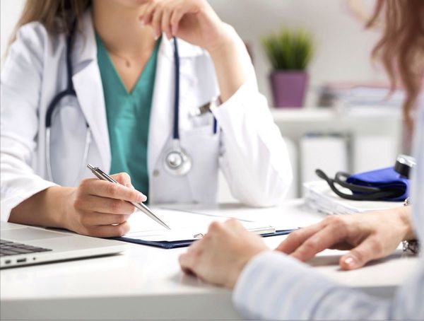 Cuatro formas de hacer que la práctica basada en evidencias sea la norma de los servicios médicos