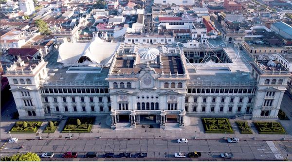 El nuevo presidente de Guatemala, Alejandro Giammattei, detalla sus planes
