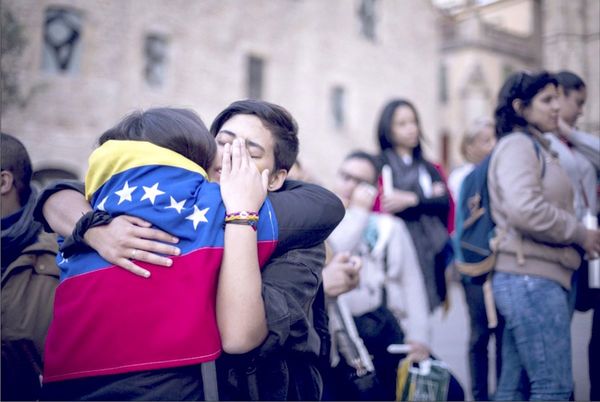 Más dólares y menos protestas en Venezuela