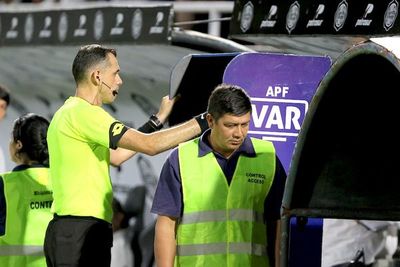 El VAR debe mejorar los tiempos