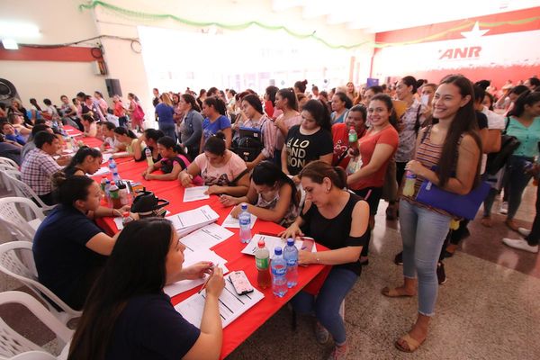 A una semana de la feria de empleos de la ANR, 25 mujeres ya trabajan