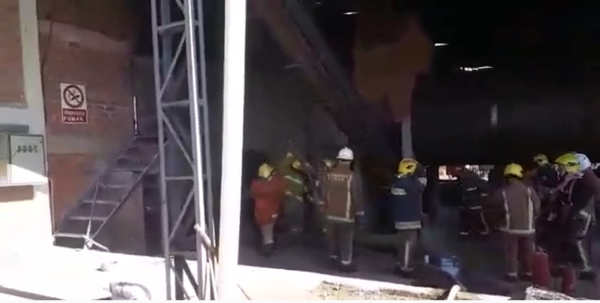 Yuty: Bomberos sofocan incendio en depósito de yerbatera