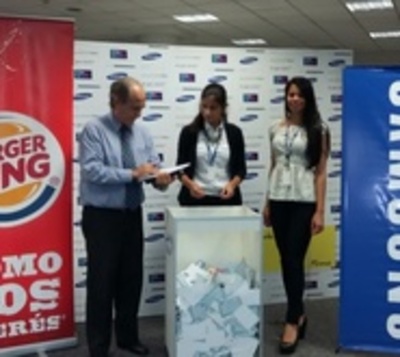Entregan premios a clientes fieles - Paraguay.com