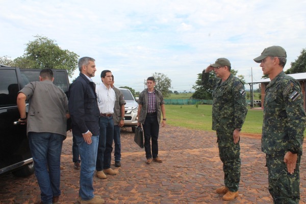 Abdo se desmarca de Miguel Cuevas en visita a base militar