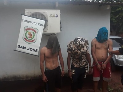 Persiguen y atrapan a tres delincuentes que asaltaron a pasajeros de un ómnibus