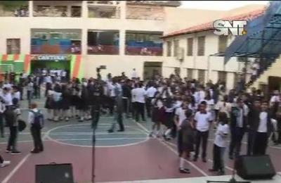 Más de un millón y medio de estudiantes inician las clases - SNT
