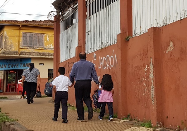 Unos 1.500.000 estudiantes vuelven a clases este viernes