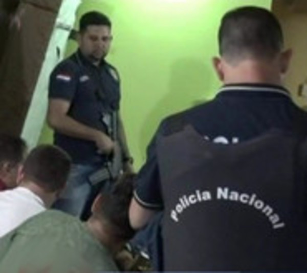 Presuntos peligrosos asaltantes son detenidos en Ñemby - Paraguay.com
