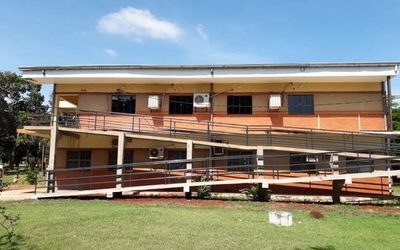 Construyen rampas para acceso en la FAFI