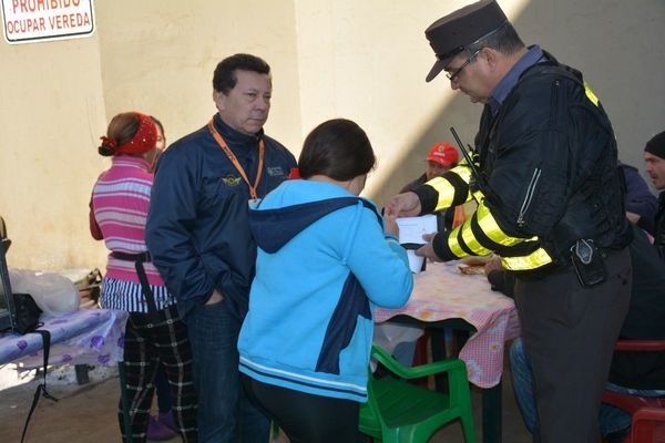 MOPC despeja a vendedores ambulantes en zona de obras