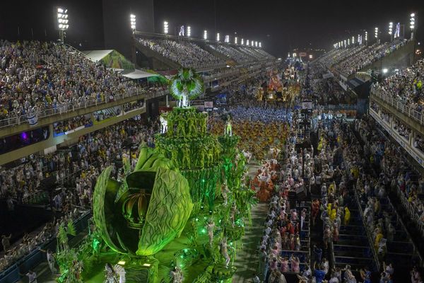 Un Cristo negro, mujer y de sangre indígena llega al Sambódromo de Rio