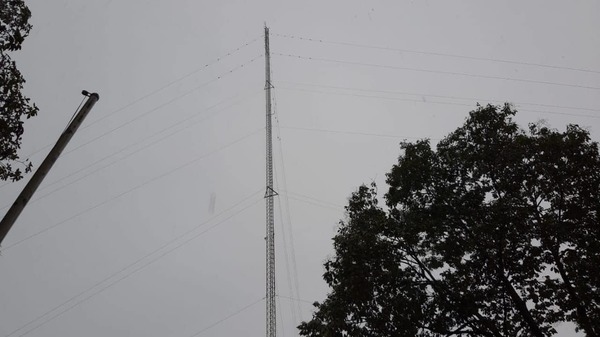 RAYO CAE POR ANTENA DE EMISORA RADIAL DEL NORDESTE