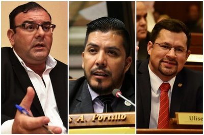 DIPUTADOS SALVAN DE LA DESTITUCIÓN A PORTILLO, RIVAS Y QUINTANA