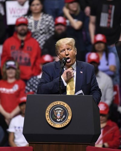 Trump critica a Brad Pitt, los Óscar y a “Parasite” por ser una cinta coreana - Gente - ABC Color