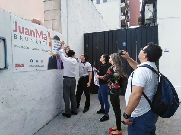 Carteles de precandidato Brunetti fueron retirados por violar el Código Electoral - ADN Paraguayo