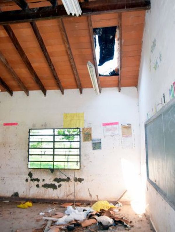 En escuelas al borde del derrumbe, la educación del país se cae - Periodismo Joven - ABC Color
