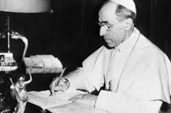 HOY / Papa abre archivo de Pío XII, el pontífice acusado de haber callado ante atrocidad nazi