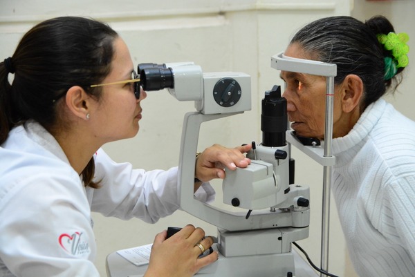Anuncian cirugías de cataratas para pacientes de escasos recursos - Noticde.com
