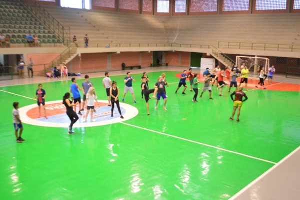 Se inicia clases de Kick Boxing en el Polideportivo Municipal - Noticde.com