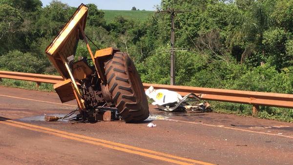 Camión choca contra tractor: accidente en Pirapey - Campo 9 Noticias