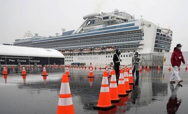 HOY / Coronavirus: fallecen dos personas que estaban en el crucero en Japón