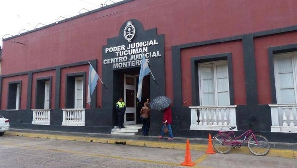 HOY / En Argentina la justicia admite que niña tenga dos padres y una madre, de común acuerdo