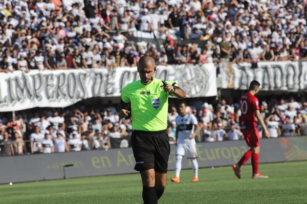 Éber Aquino enfatizó en su experiencia dirigiendo los clásicos