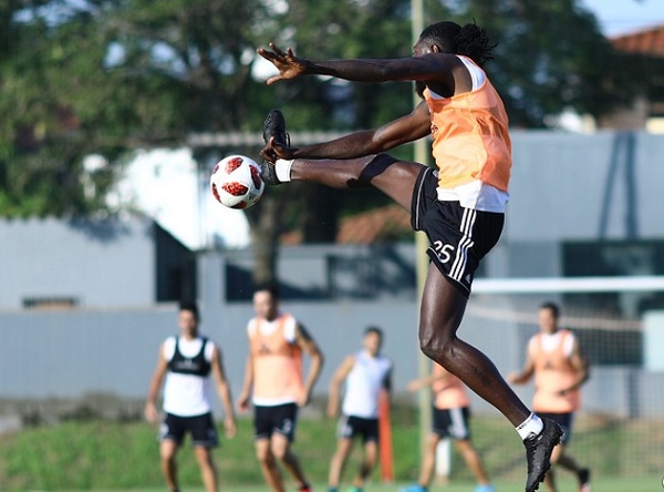 A Adebayor le va bien en los clásicos, avisan desde Inglaterra