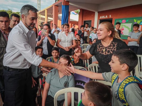 Presidente participó en apertura del año lectivo en San Pedro - .::RADIO NACIONAL::.