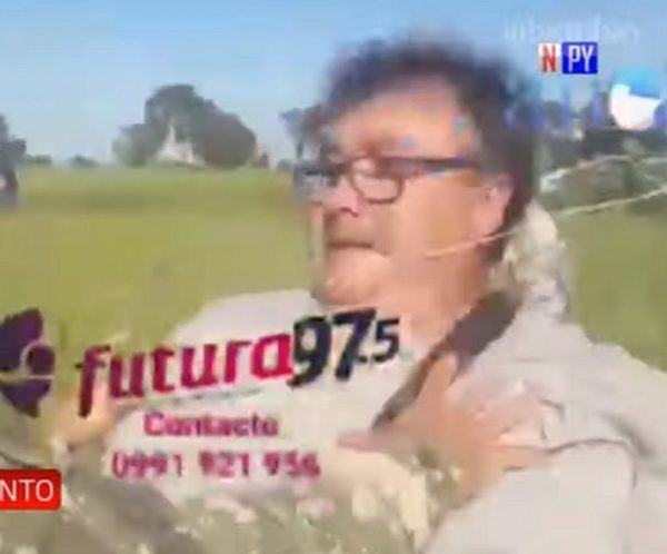 Militar garrotea a periodista