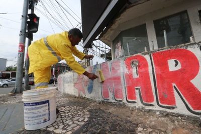 Con el apoyo municipal, TSJE elimina propaganda electoral extemporánea