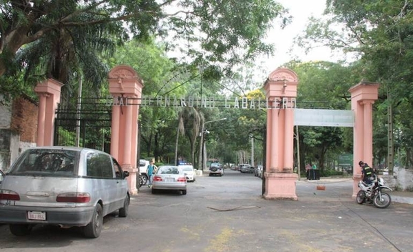 HOY / Mujer fue encontrada muerta en el Parque Caballero: se presume un suicidio