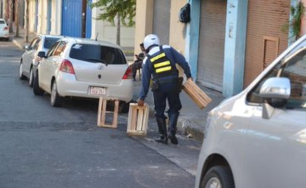 Buscan sacar a los cuidacoches y limpiavidrios de las calles