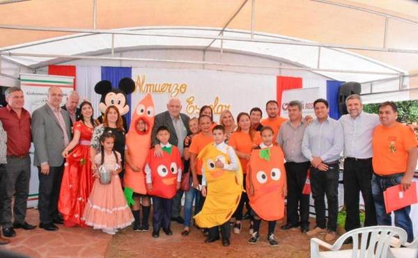 GOBERNADOR ACOMPAÑÓ EL INICIO DEL ALMUERZO ESCOLARES EN EL PRIMER DÍA DE CLASES